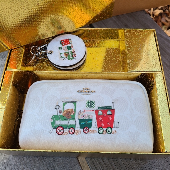 Coach Handbags - ♥️New Coach Cosmetic Case/Mirror